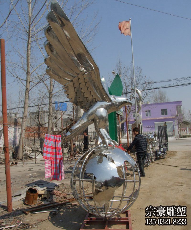 不銹鋼老鷹抓地球景觀雕塑 不銹鋼老鷹抓地球景觀雕塑